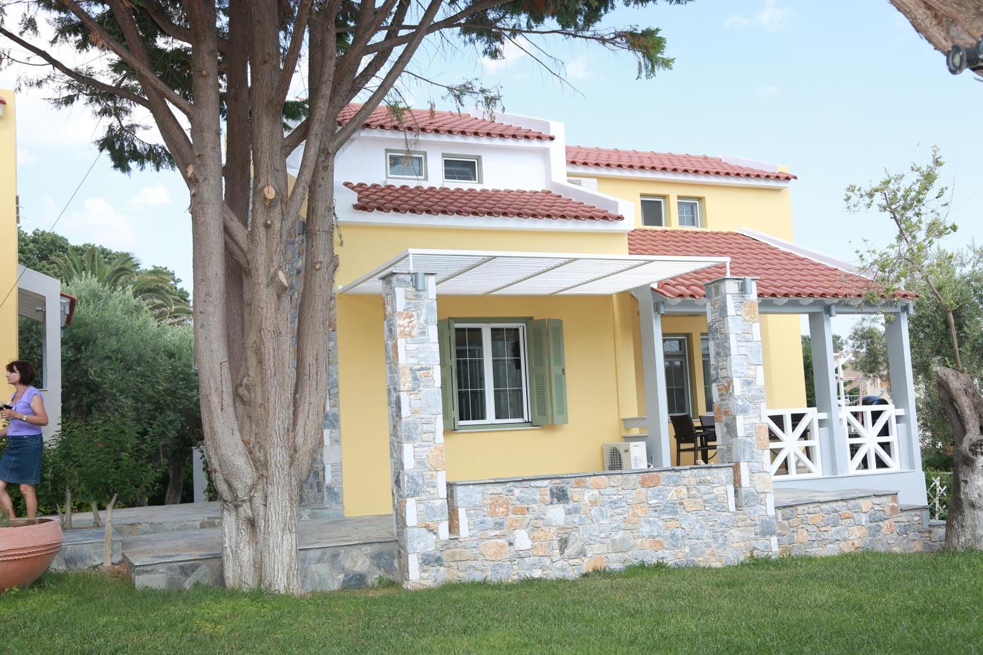 Sea Sun Aparthotel Plomari Bilik gambar